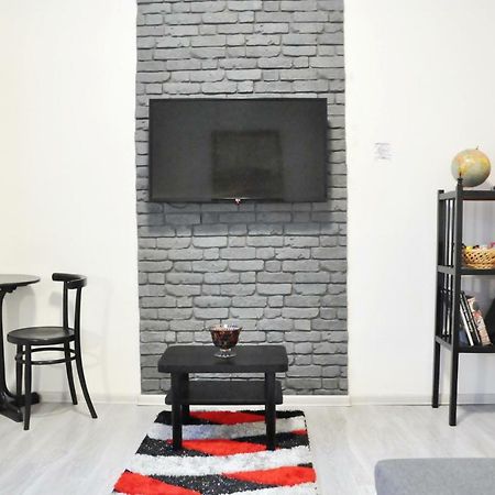 Modern & Historic Apartment Bratislava Exterior photo